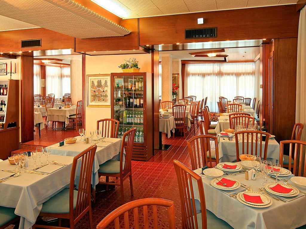 Hotel Majestic Lido di Jesolo Exterior photo