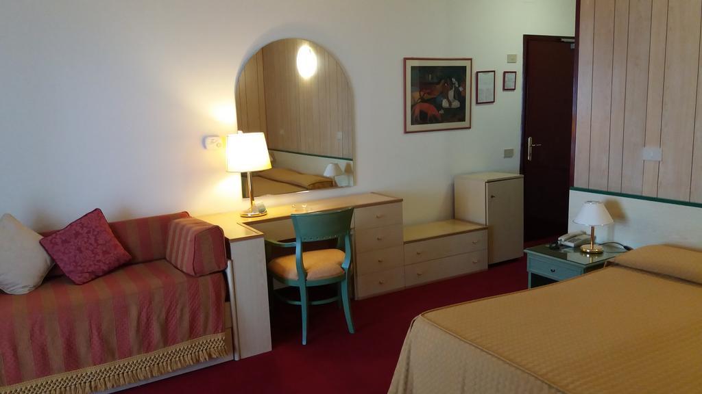 Hotel Majestic Lido di Jesolo Exterior photo