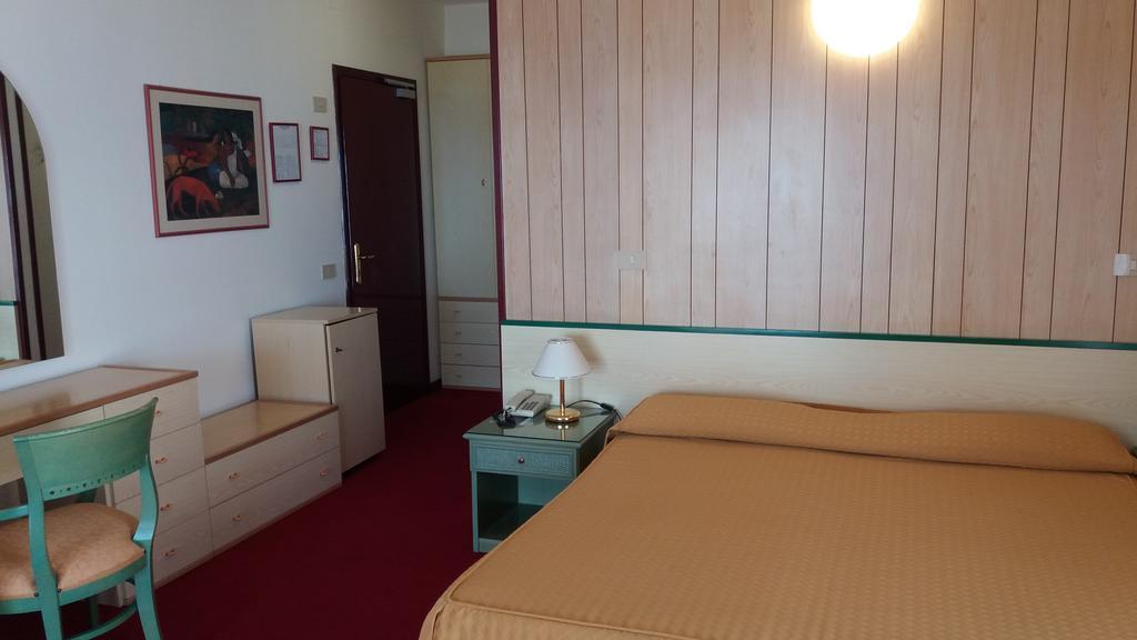 Hotel Majestic Lido di Jesolo Exterior photo