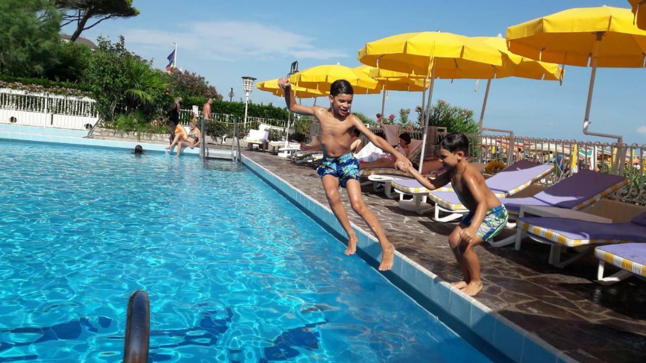 Hotel Majestic Lido di Jesolo Exterior photo